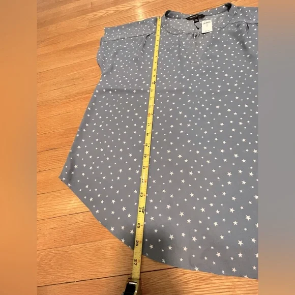 NWT - Banana Republic Factory, blue and white Star Print Top, size M - Picture 10 of 10